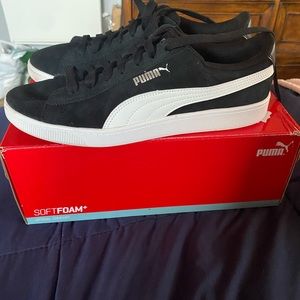 Womens size 11 Puma Vikky v2